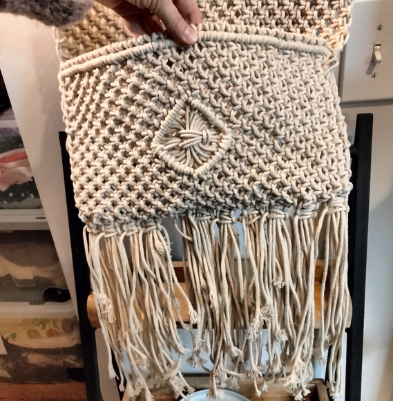 Handmade vintage macrame wall pocket wall hanging - Picture 2 of 9